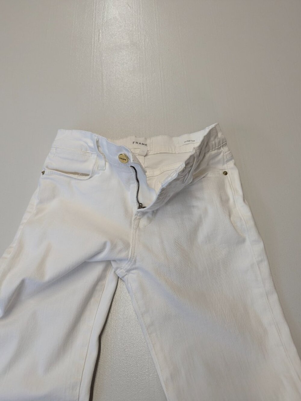 Frame Le High Flare White Denim Pants Size 26 *Small Stain - Picture 7 of 14